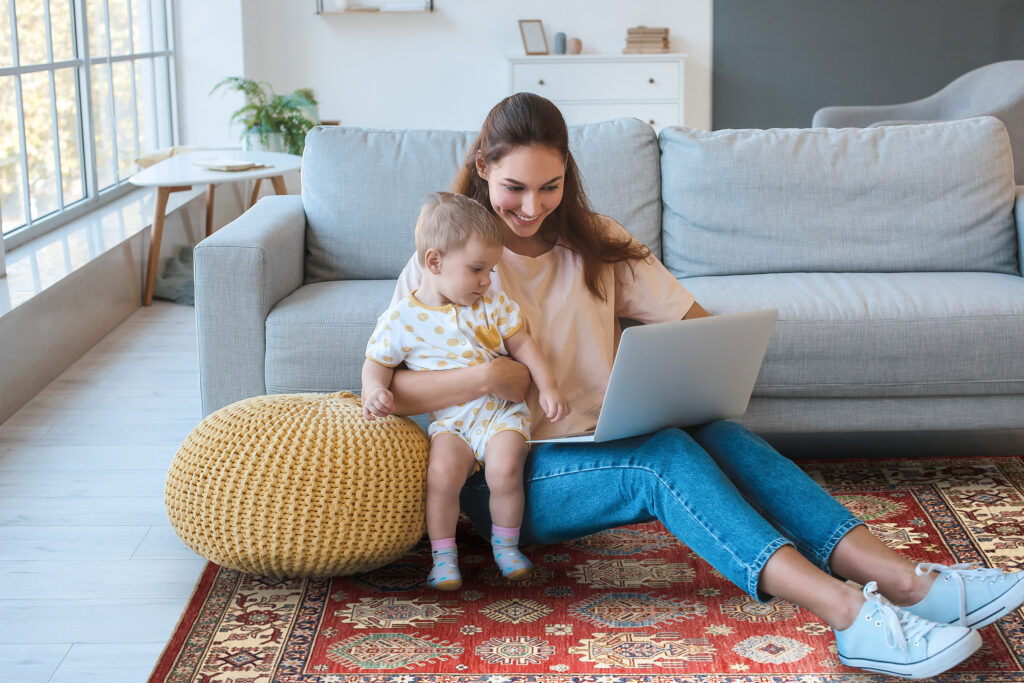 tappeto classico con donna che lavora e bambino che cammina